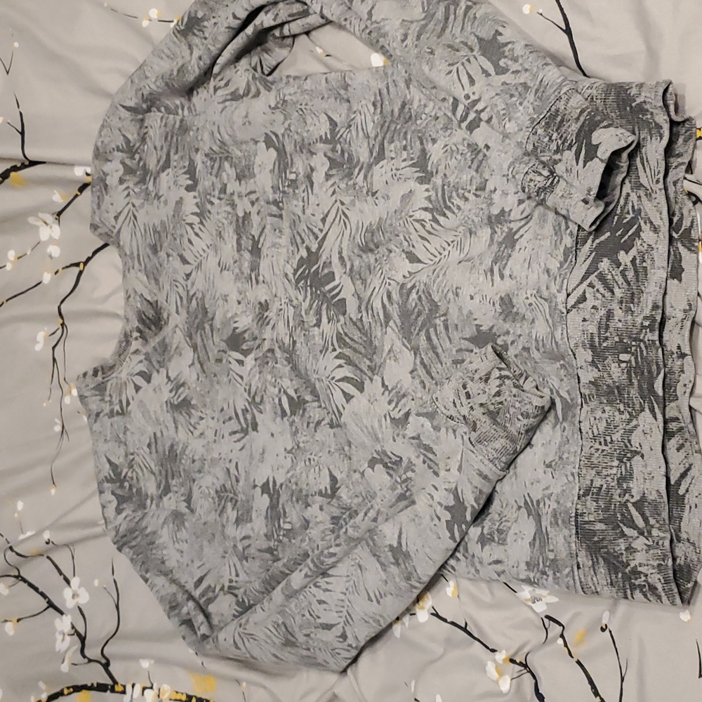 Leaf print sweatshirt